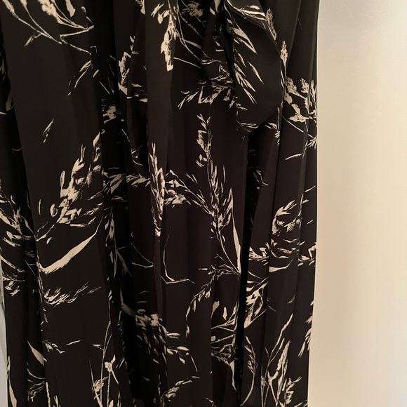 H&M DRESS - Picture 3 of 5